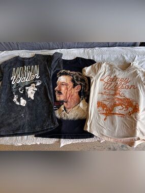 Morgan Wallen and Lainey Wilson t-shirts